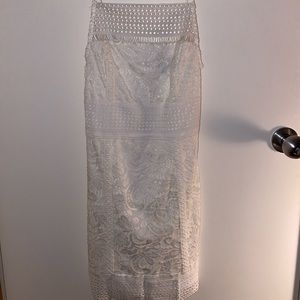 White lace slim fitting dress